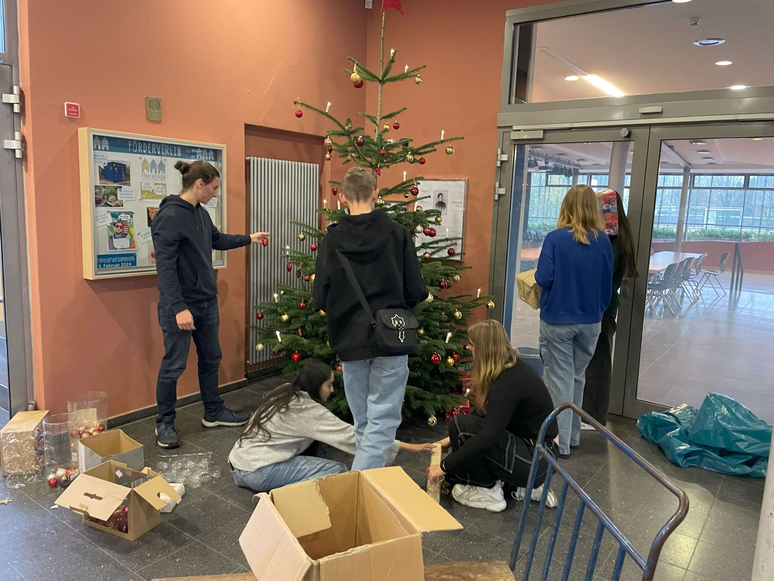 Weihnachtsbaum_Schmücken2023